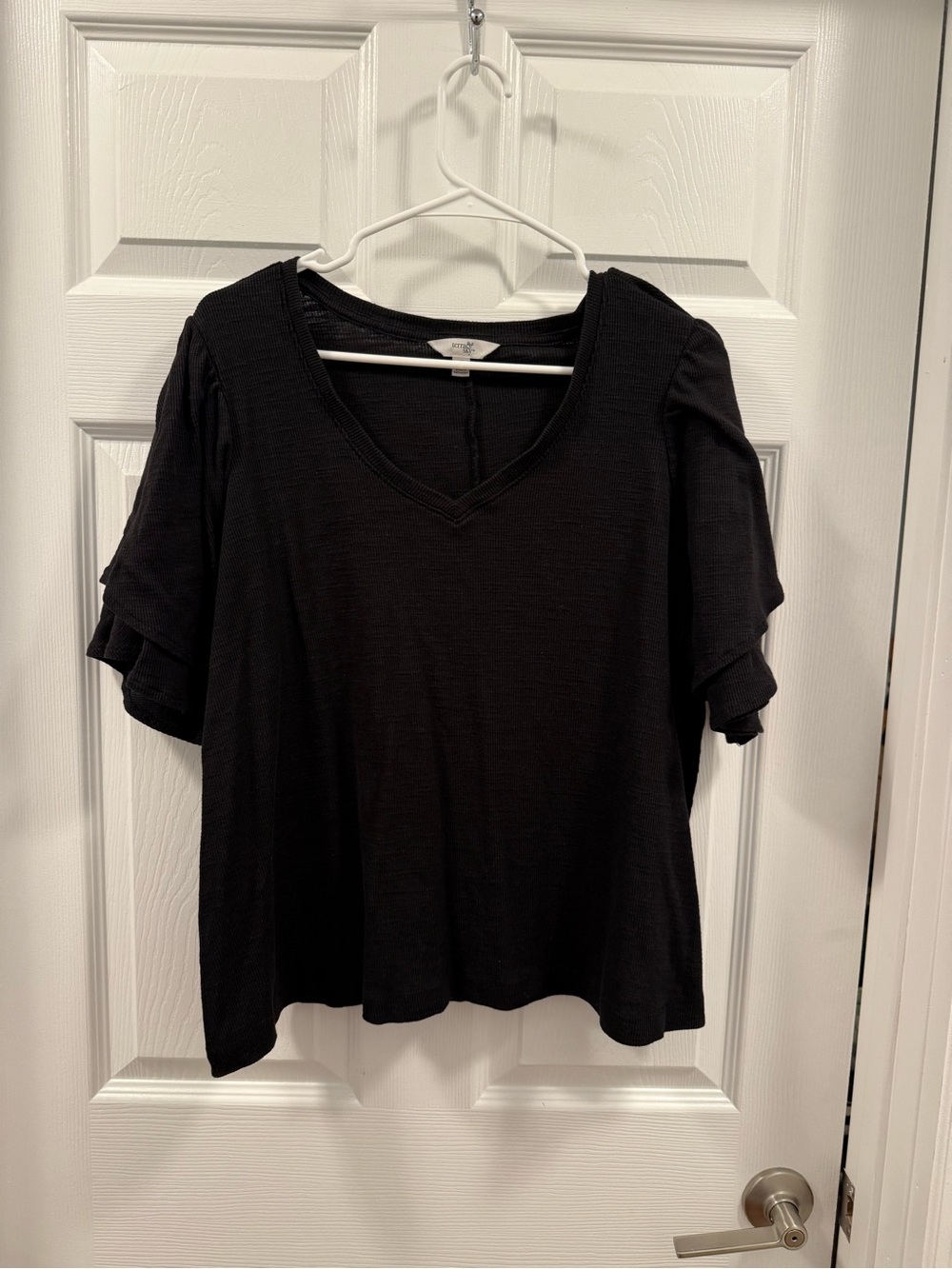 Black V-Neck Short Sleeve ruffle sleeve Women's Top size 1x